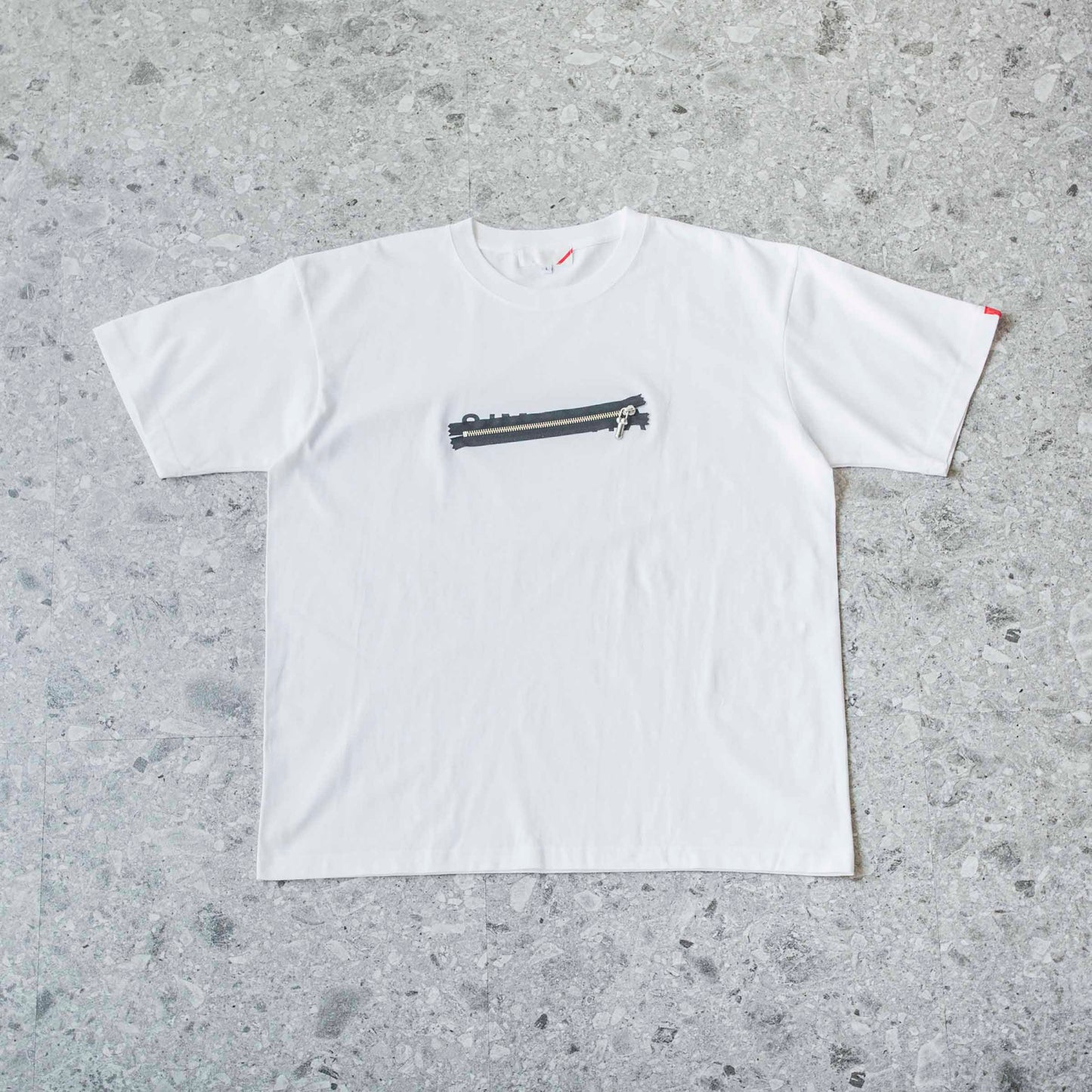 P-Zip Tee Si by PHINGERIN sold at nation Osaka.