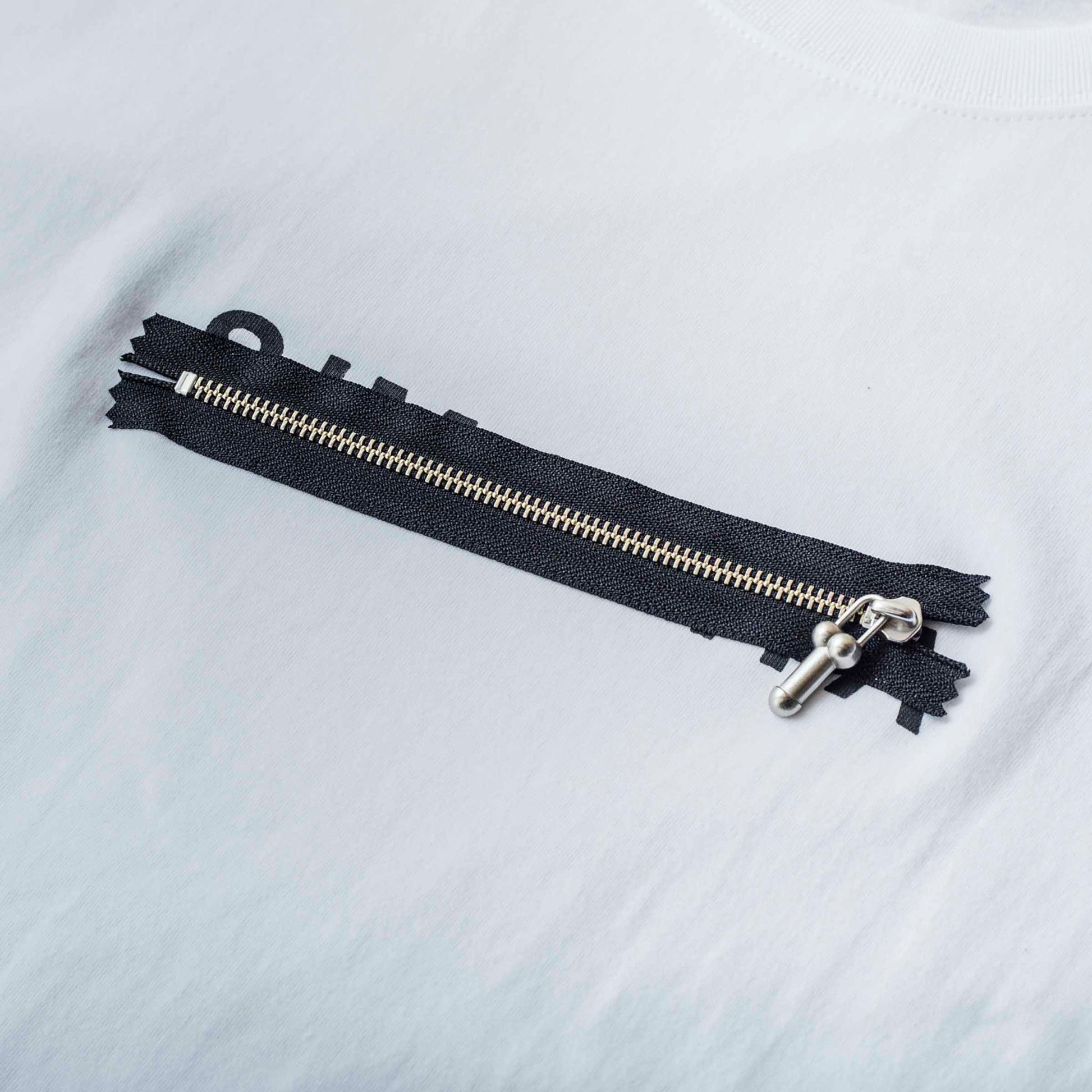 P-Zip Tee Si by PHINGERIN sold at nation Osaka.